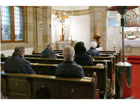 Bittprozession an der Weingartenkapelle (Foto: Karl-Franz Thiede)